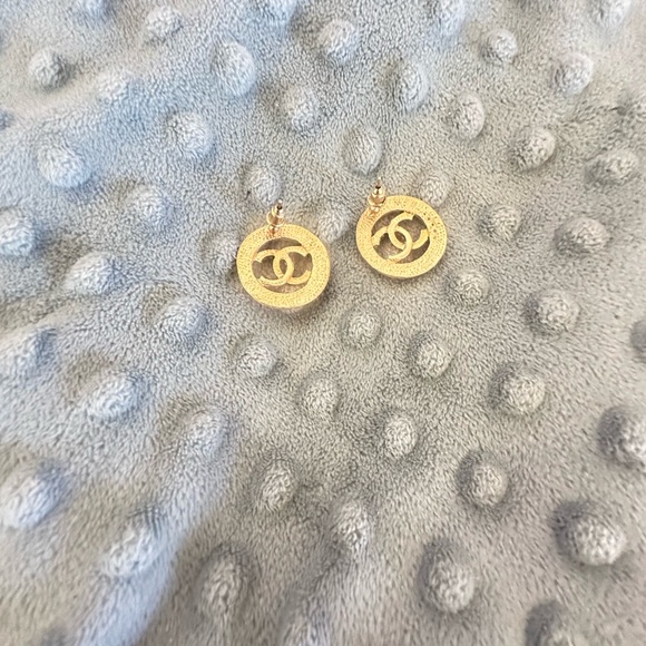 CHANEL CC earnings - Picture 1 of 3